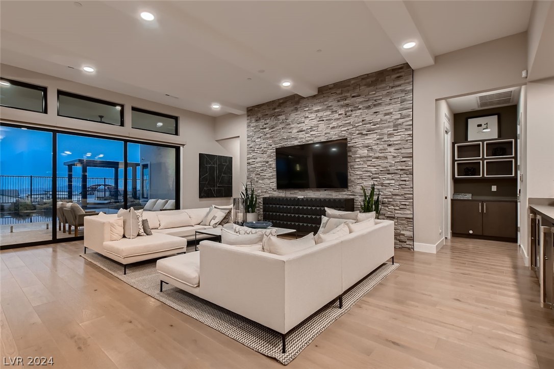 556 Vista Sunset Avenue