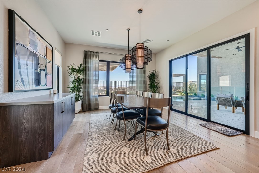 556 Vista Sunset Avenue