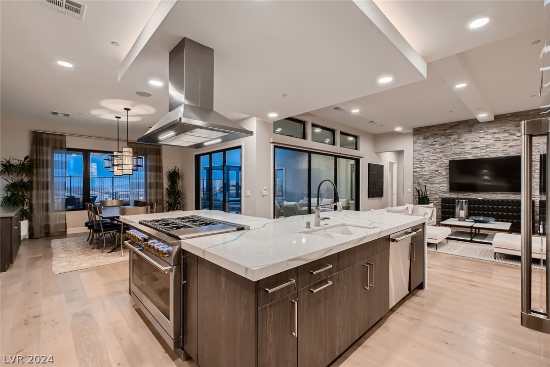 556 Vista Sunset Avenue