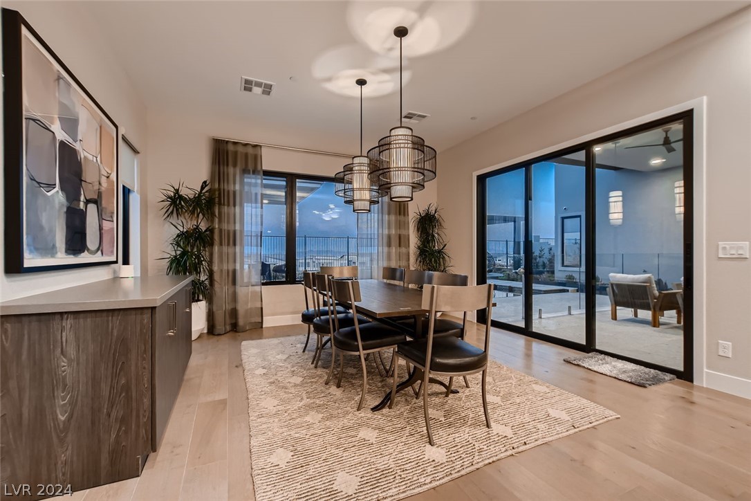 556 Vista Sunset Avenue