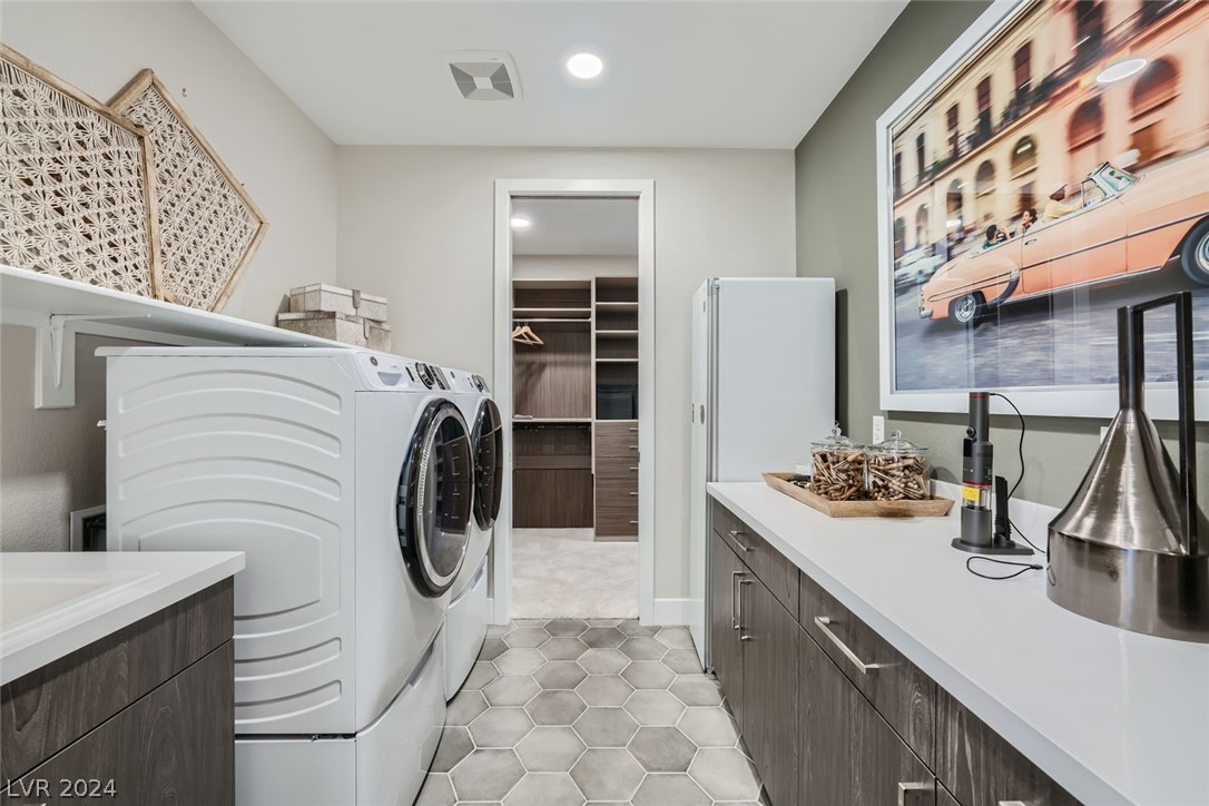 556 Vista Sunset Avenue