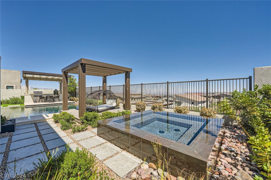 556 Vista Sunset Avenue