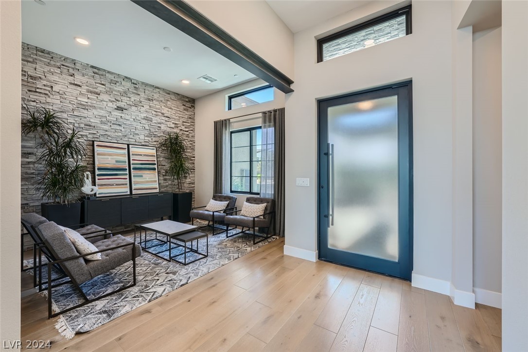 556 Vista Sunset Avenue