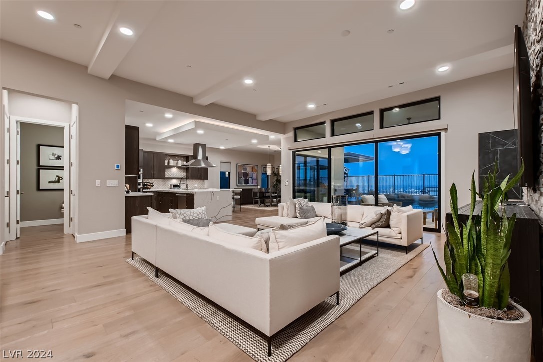 556 Vista Sunset Avenue