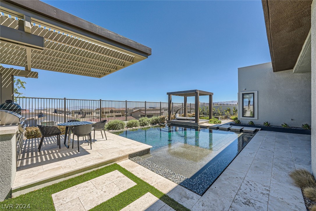 556 Vista Sunset Avenue