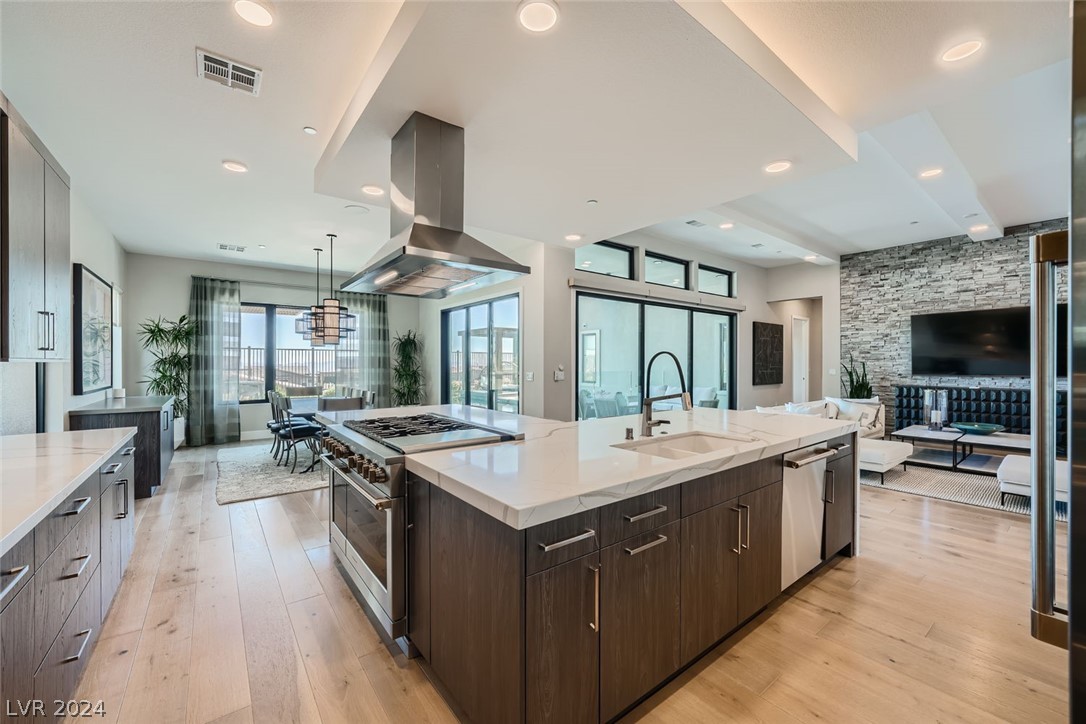 556 Vista Sunset Avenue