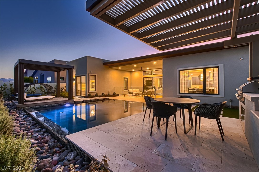 556 Vista Sunset Avenue