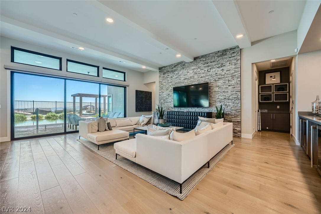 556 Vista Sunset Avenue