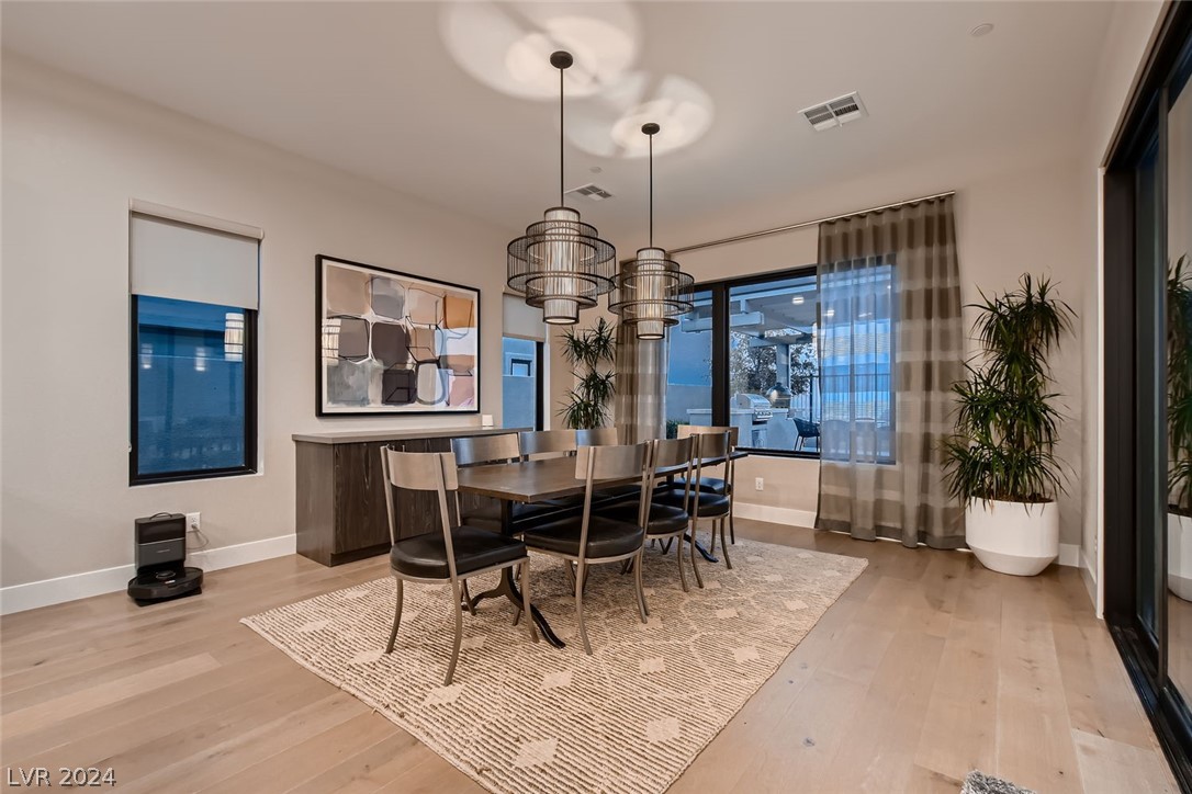 556 Vista Sunset Avenue