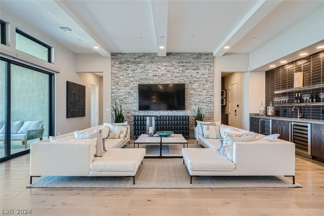 556 Vista Sunset Avenue