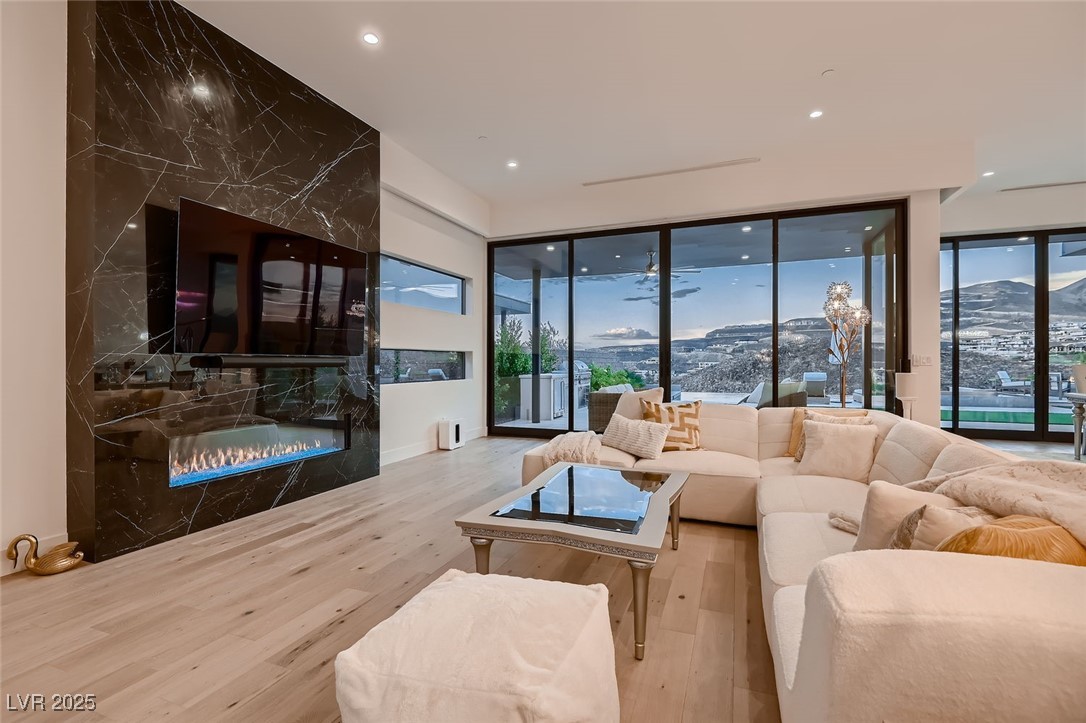 678 Blackrock Rim Drive