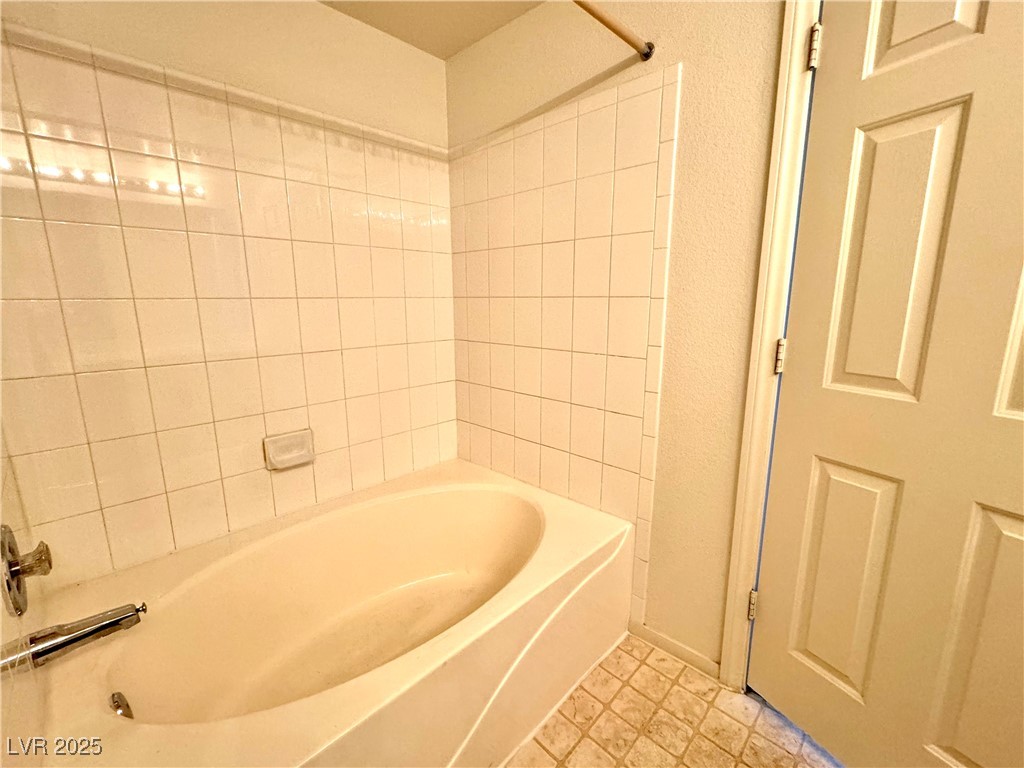 2052 Turquoise Ridge Street 207