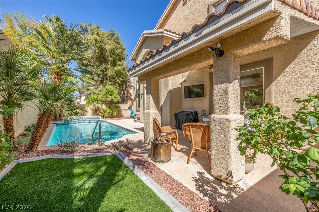 637 Jade Cliffs Lane