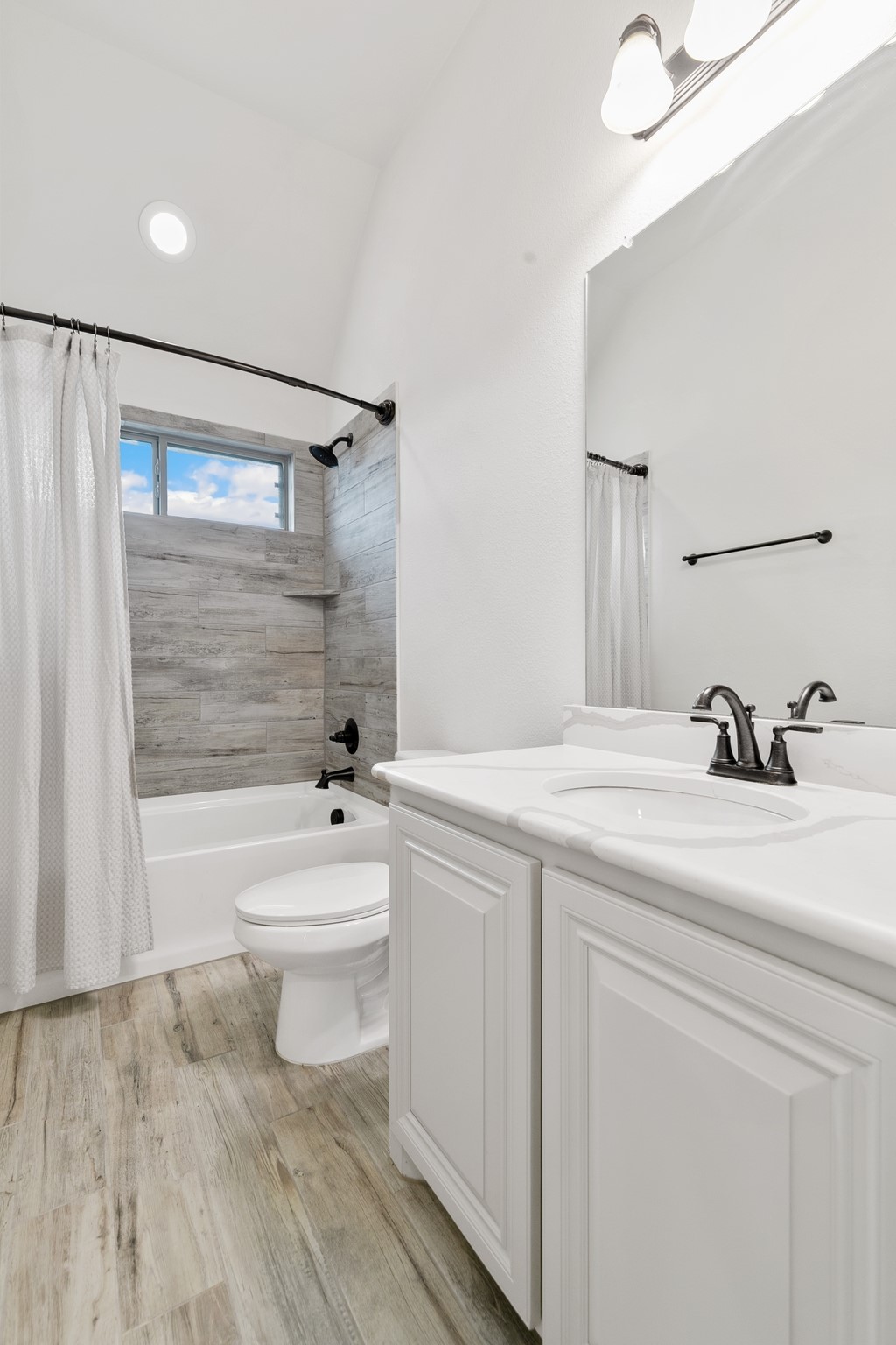 1504 Gabriel Lane