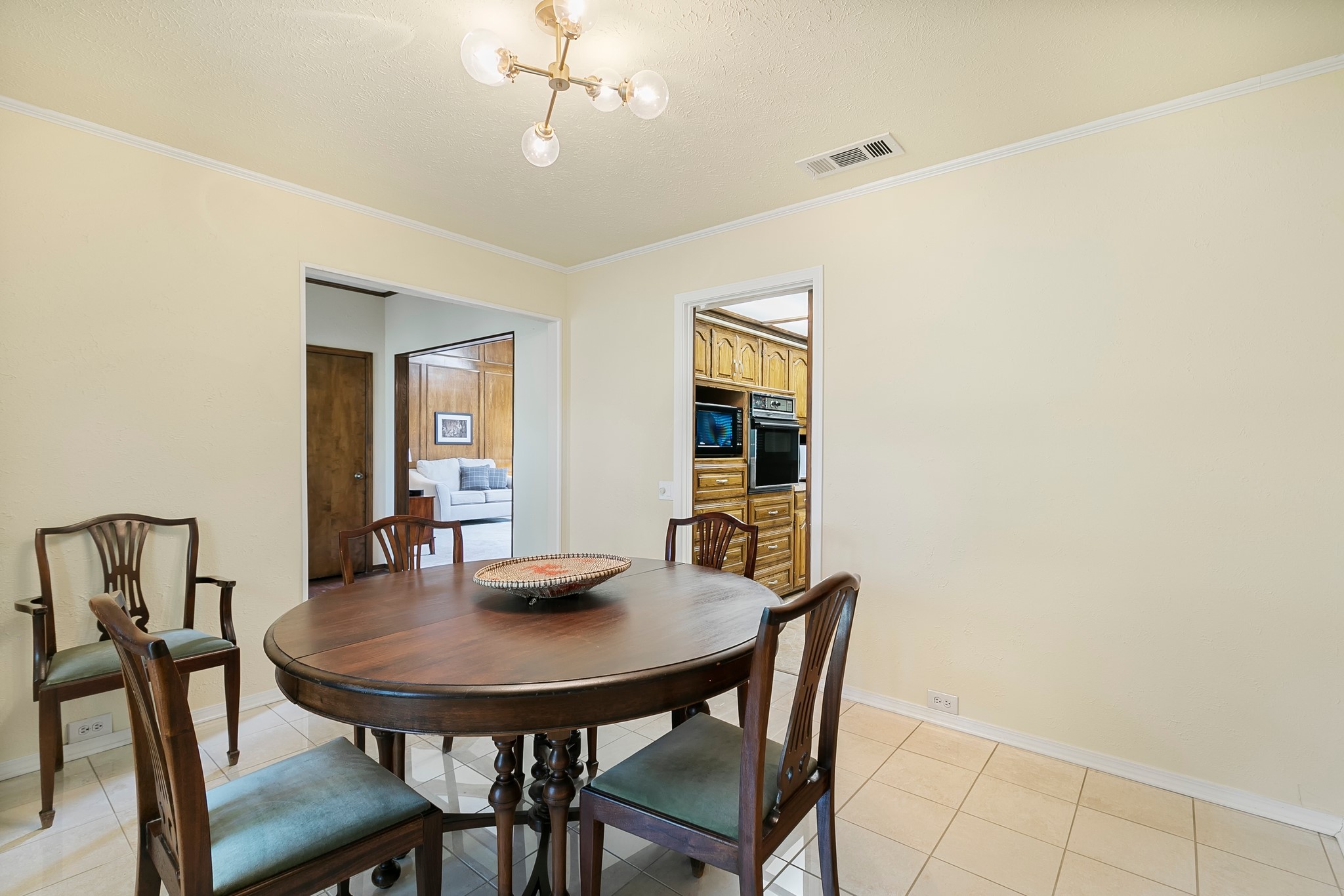 3832 Leathertop Drive