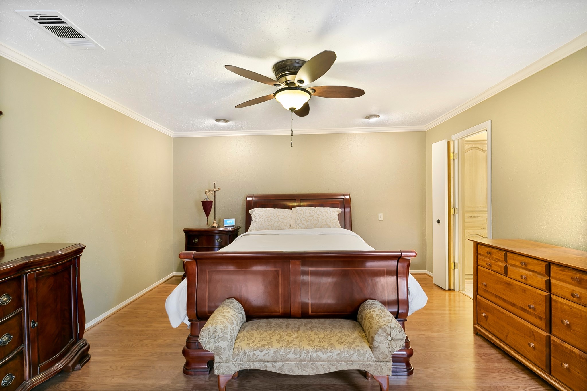3832 Leathertop Drive