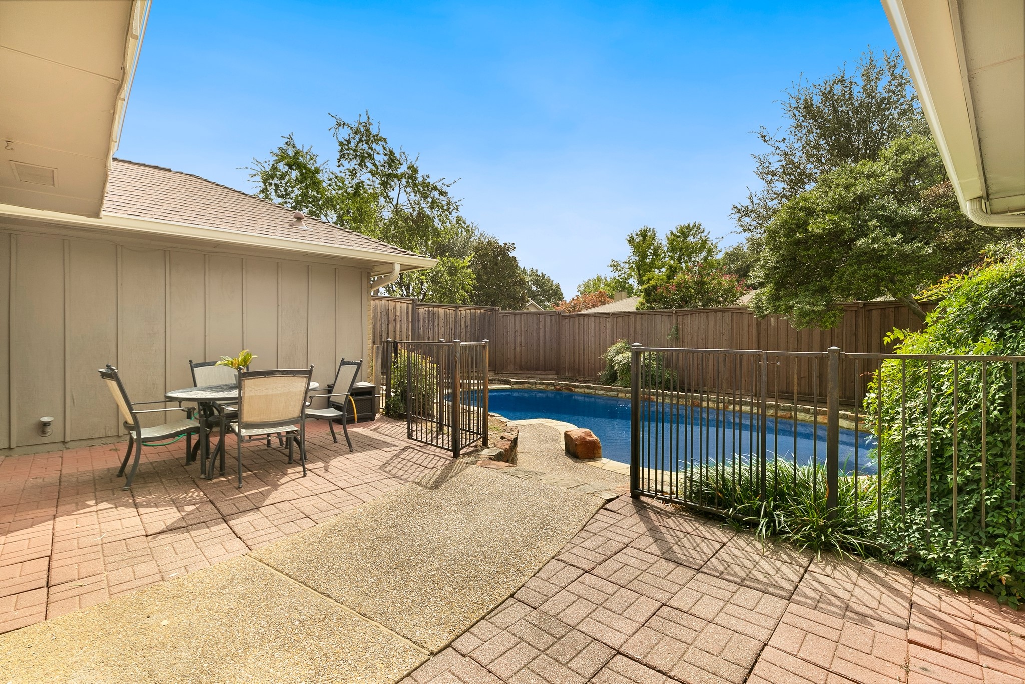 3832 Leathertop Drive