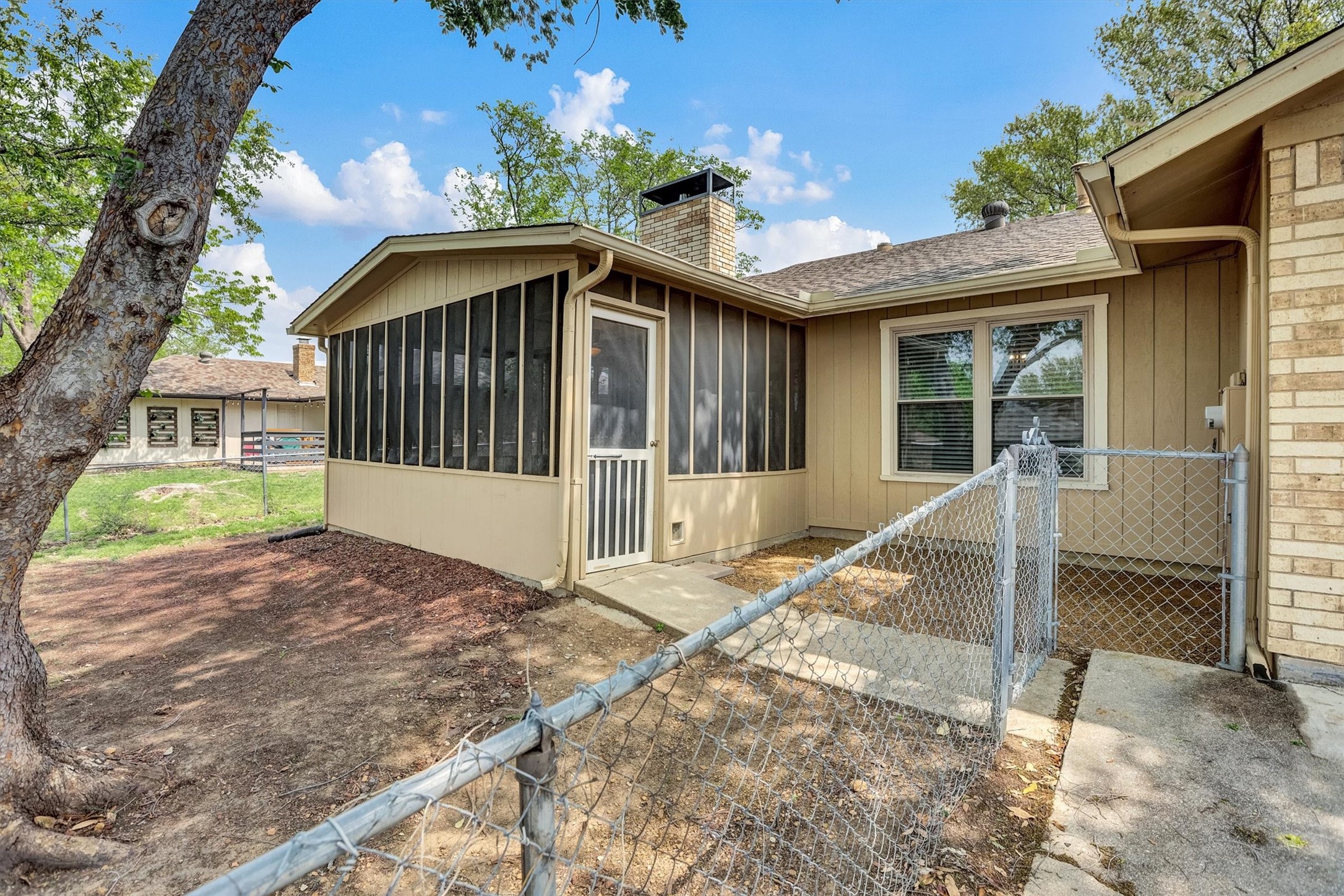 2102 Azalea Street