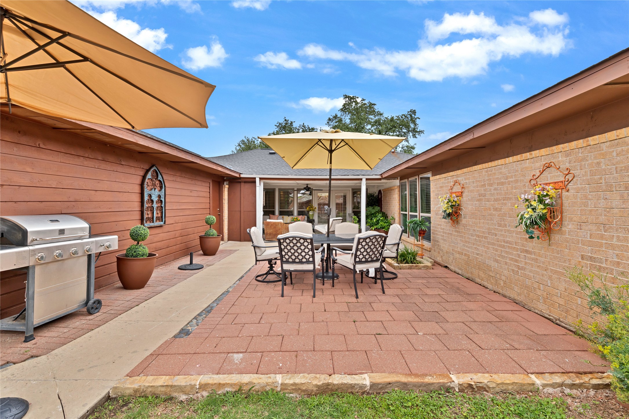 2316 Tamarisk Lane
