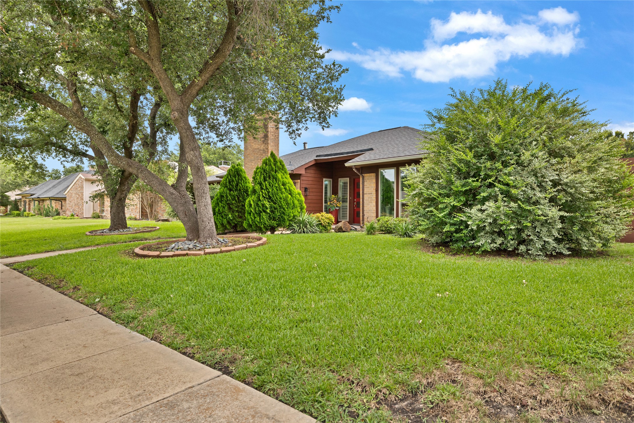 2316 Tamarisk Lane
