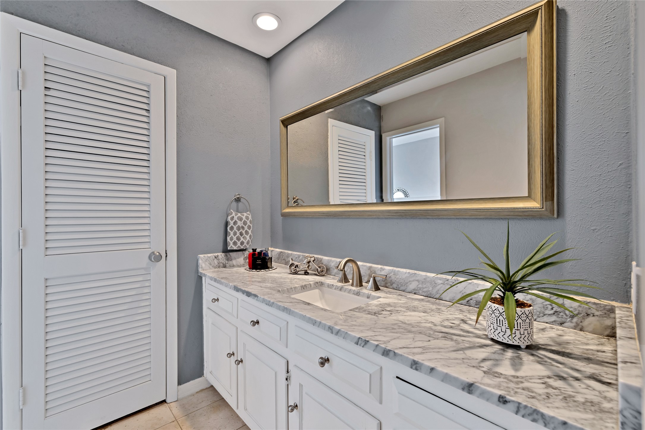 2316 Tamarisk Lane