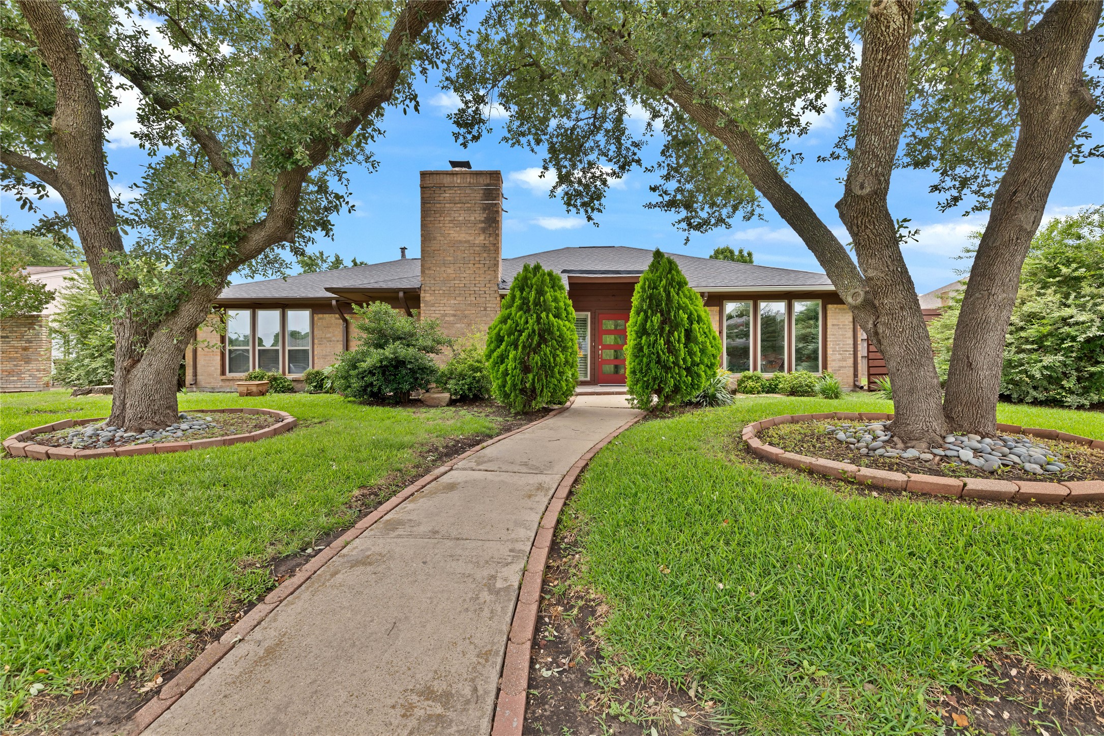 2316 Tamarisk Lane