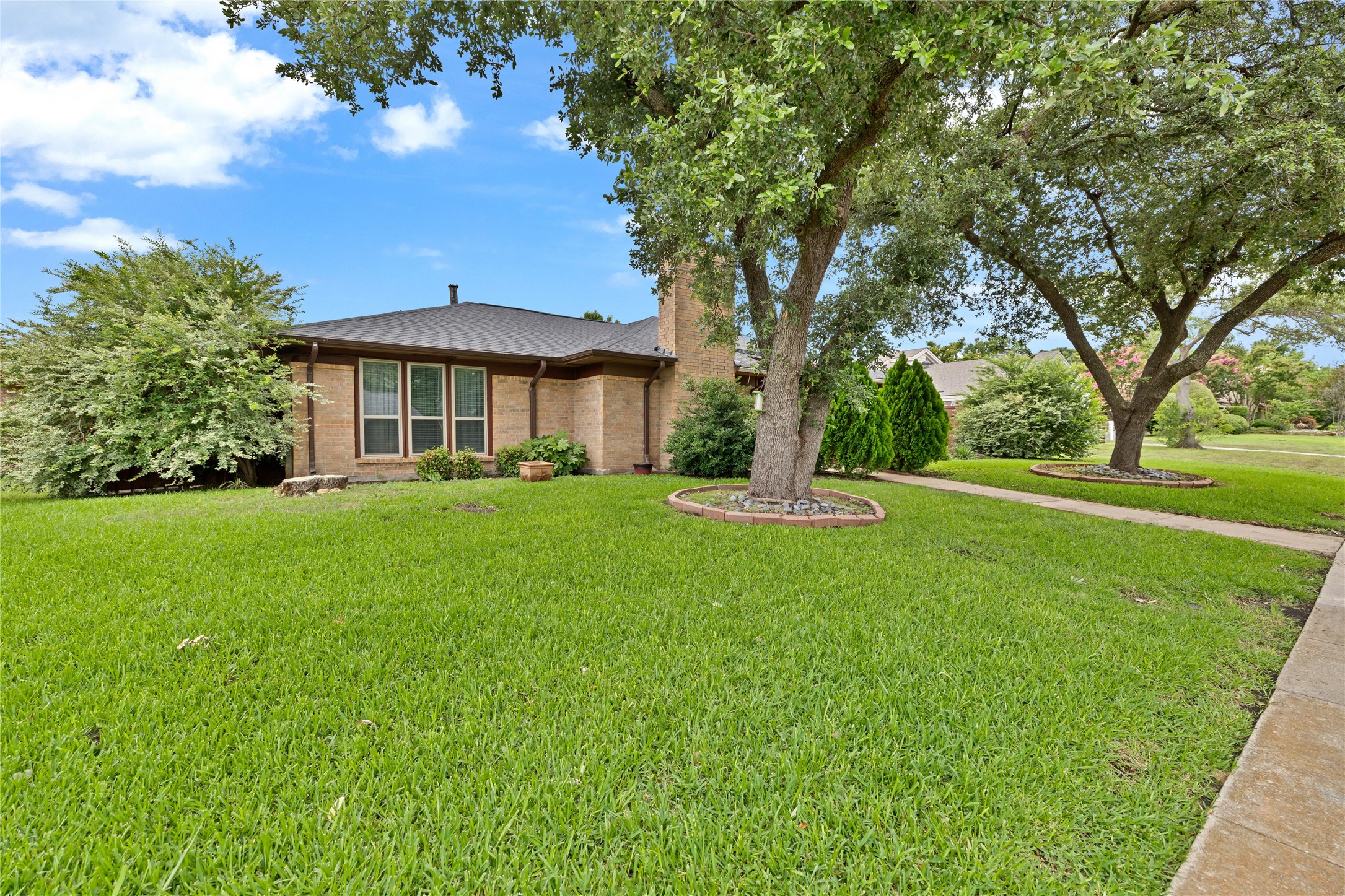 2316 Tamarisk Lane