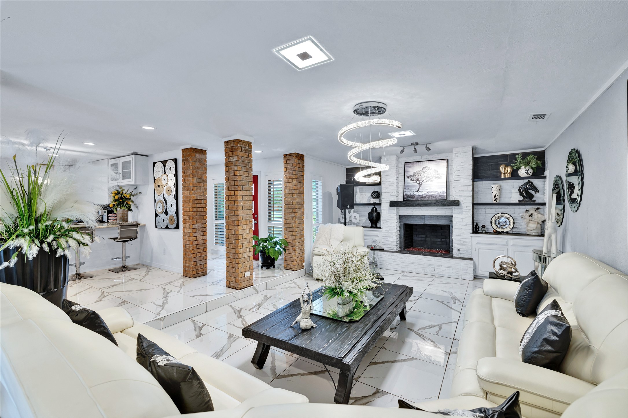 2316 Tamarisk Lane