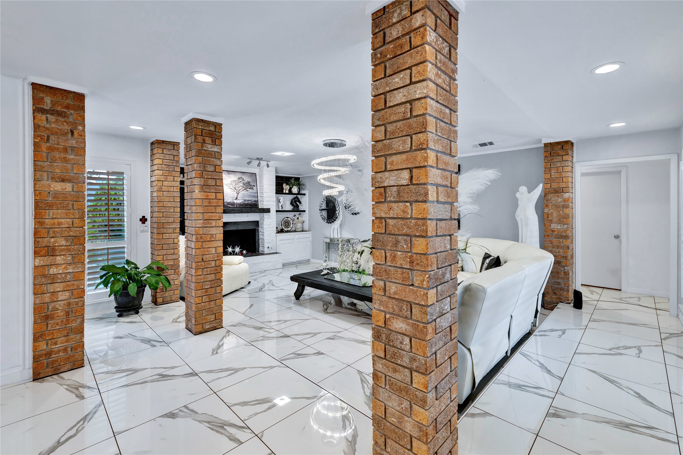 2316 Tamarisk Lane