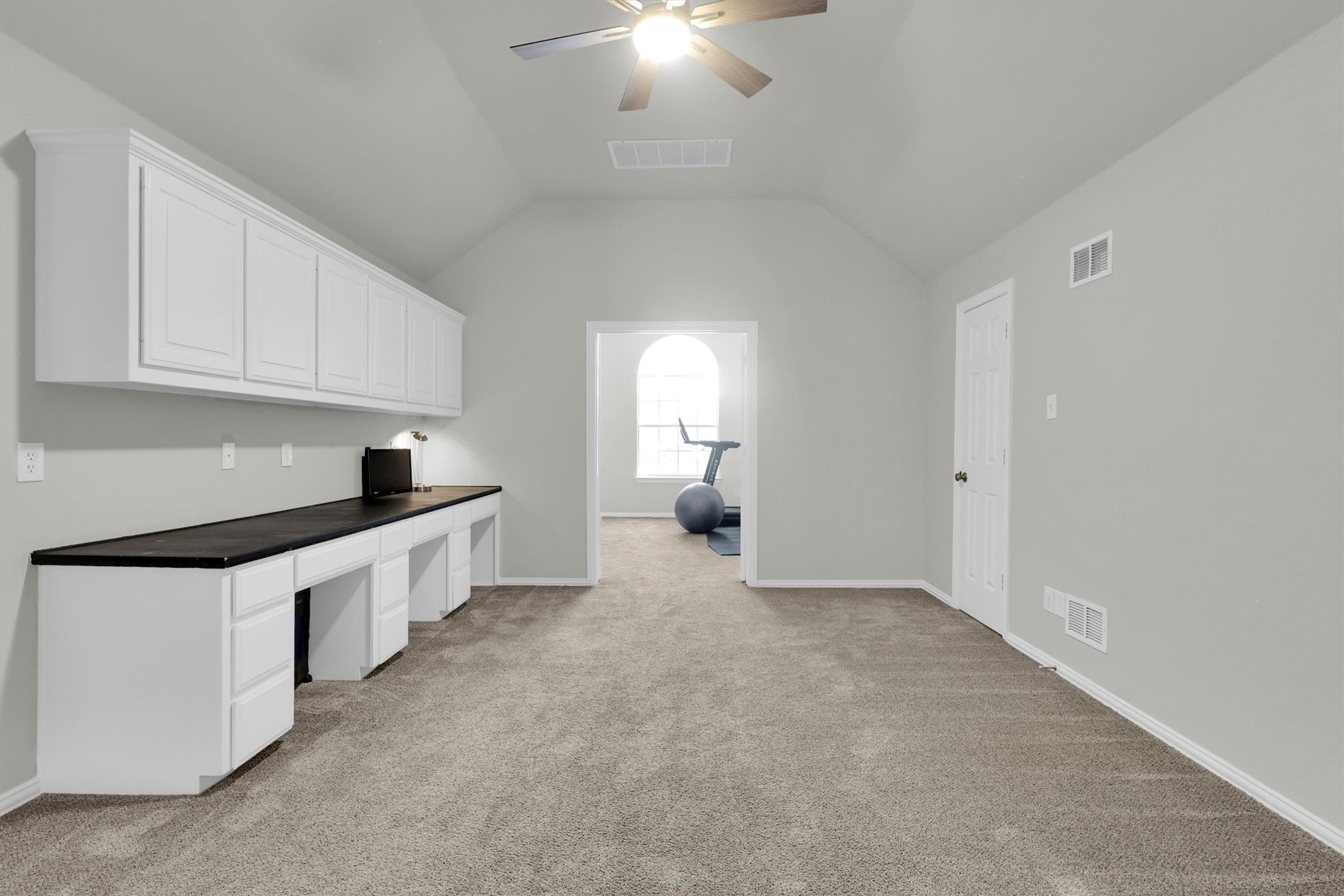 3202 W Valley Circle