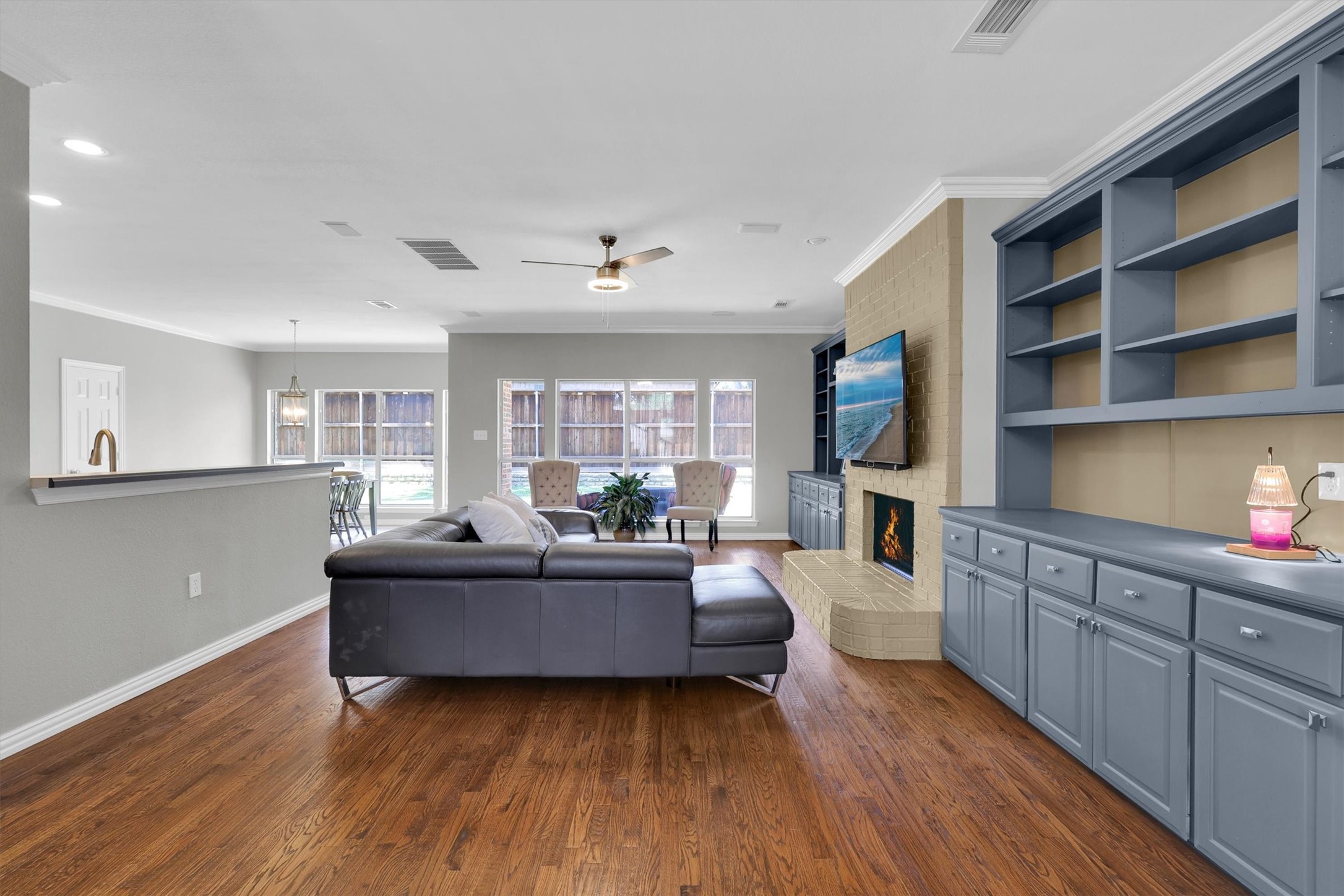 3202 W Valley Circle