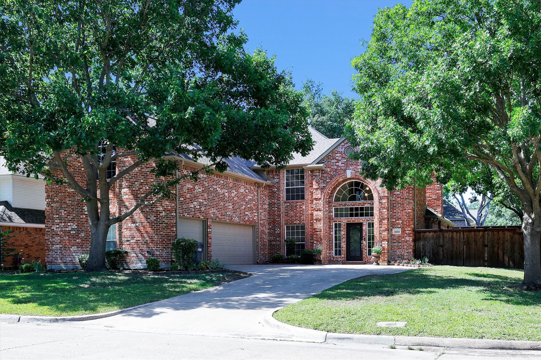3202 W Valley Circle