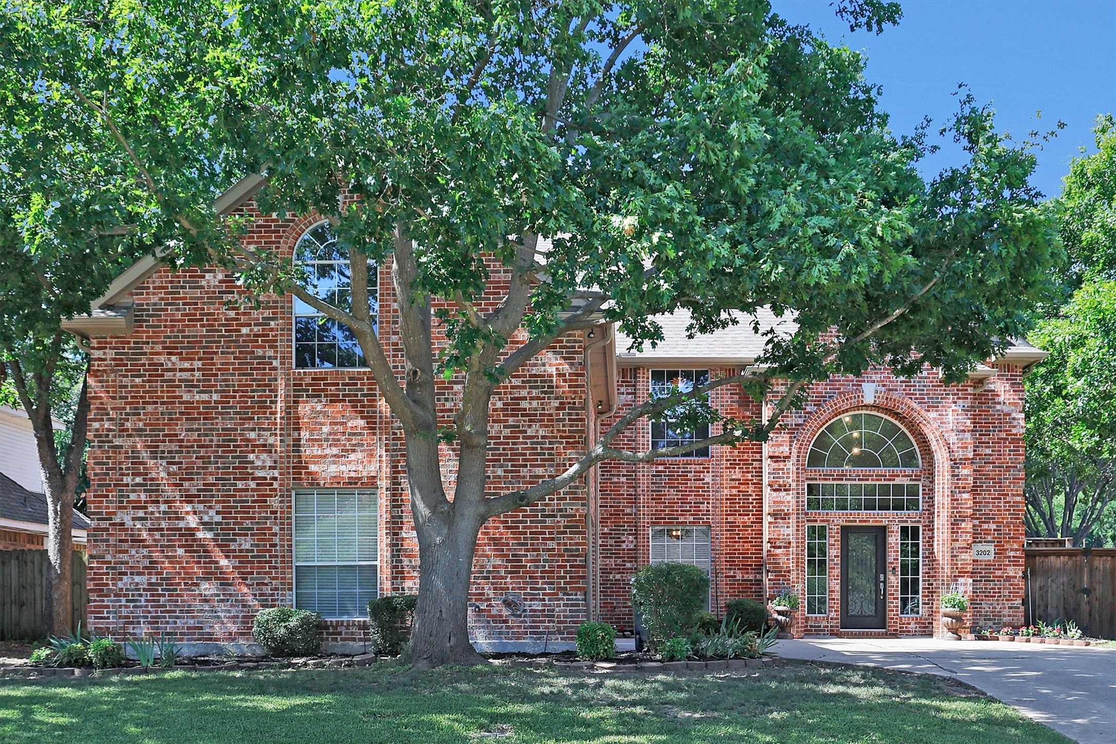3202 W Valley Circle