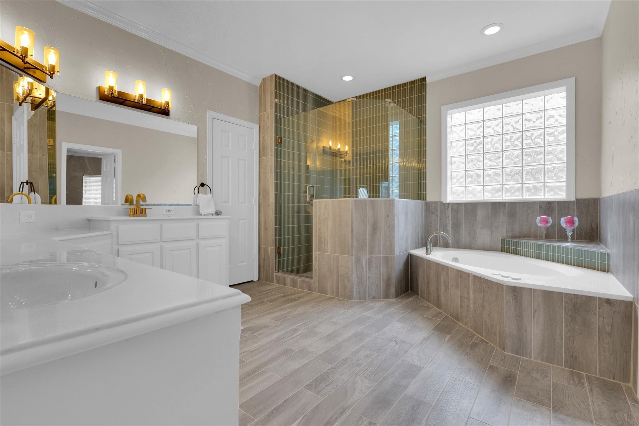 3202 W Valley Circle