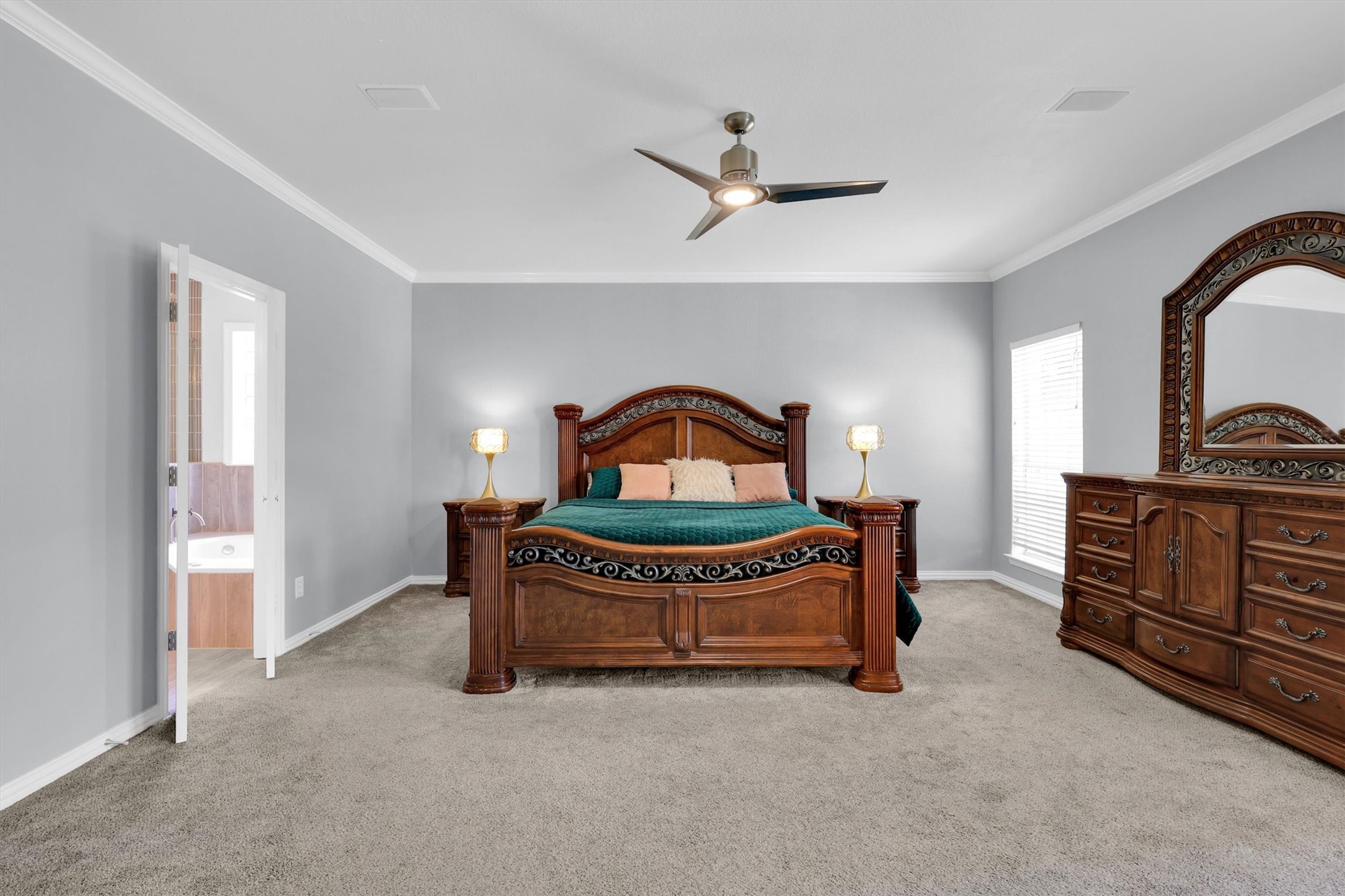 3202 W Valley Circle