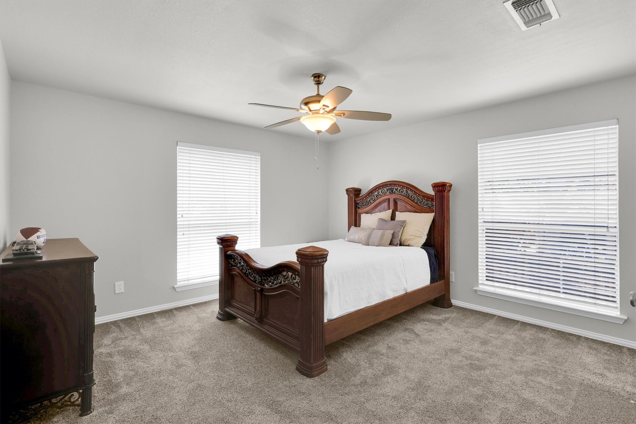 3202 W Valley Circle