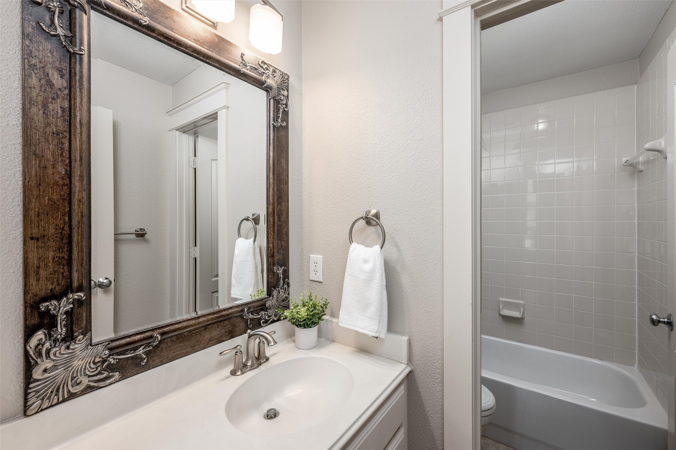 1809 Buckingham Street