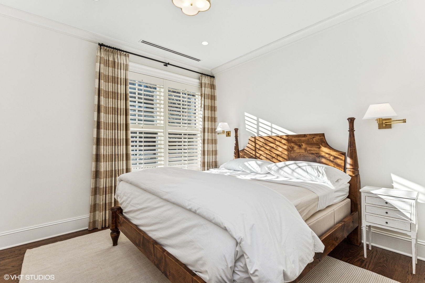 120 E Scranton Avenue Unit: 203