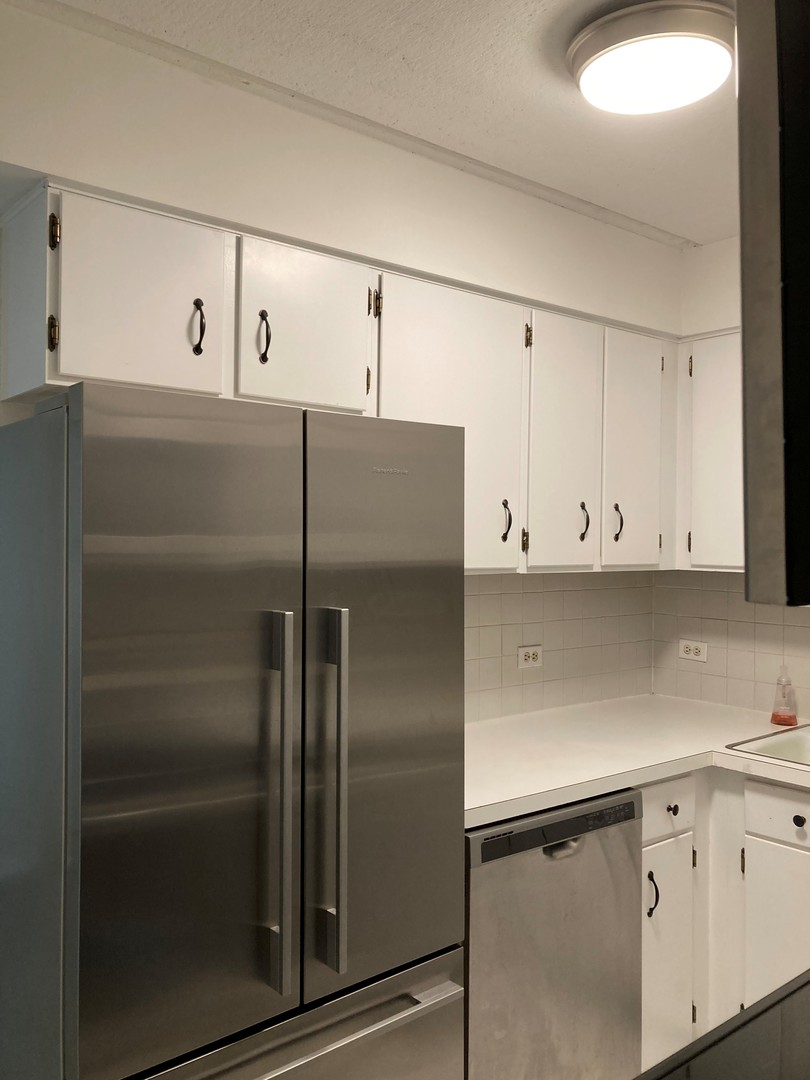 1301 N Western Avenue Unit: 201