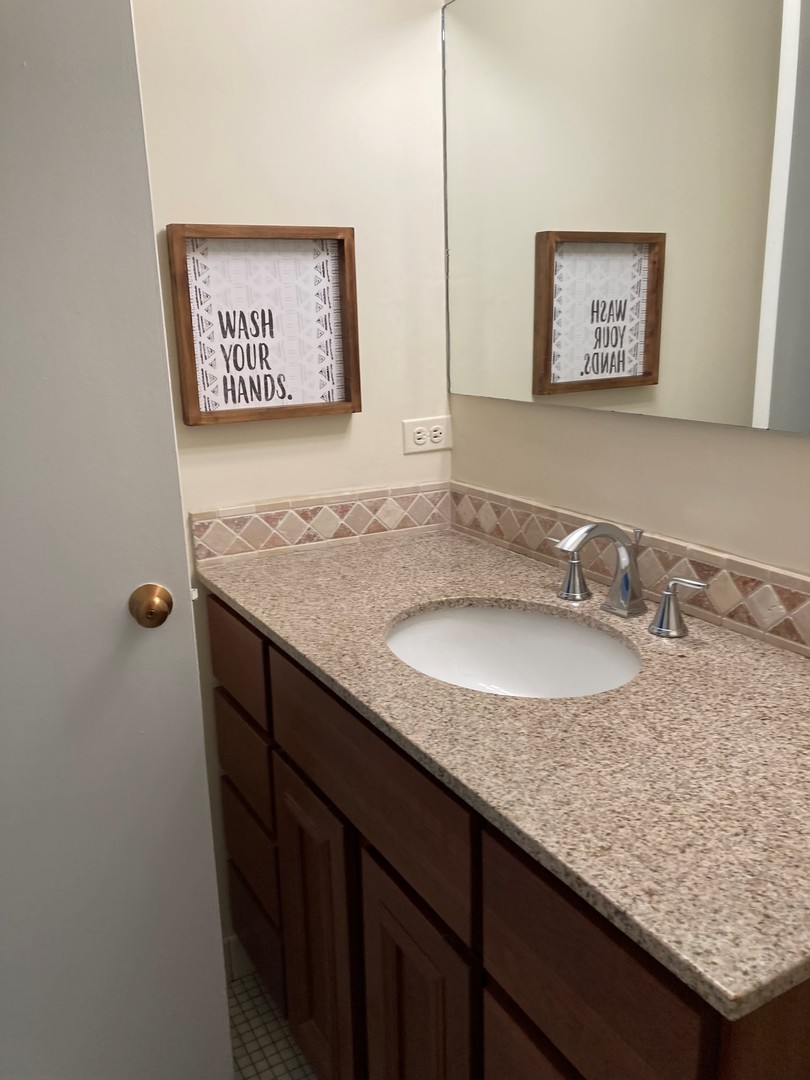 1301 N Western Avenue Unit: 201