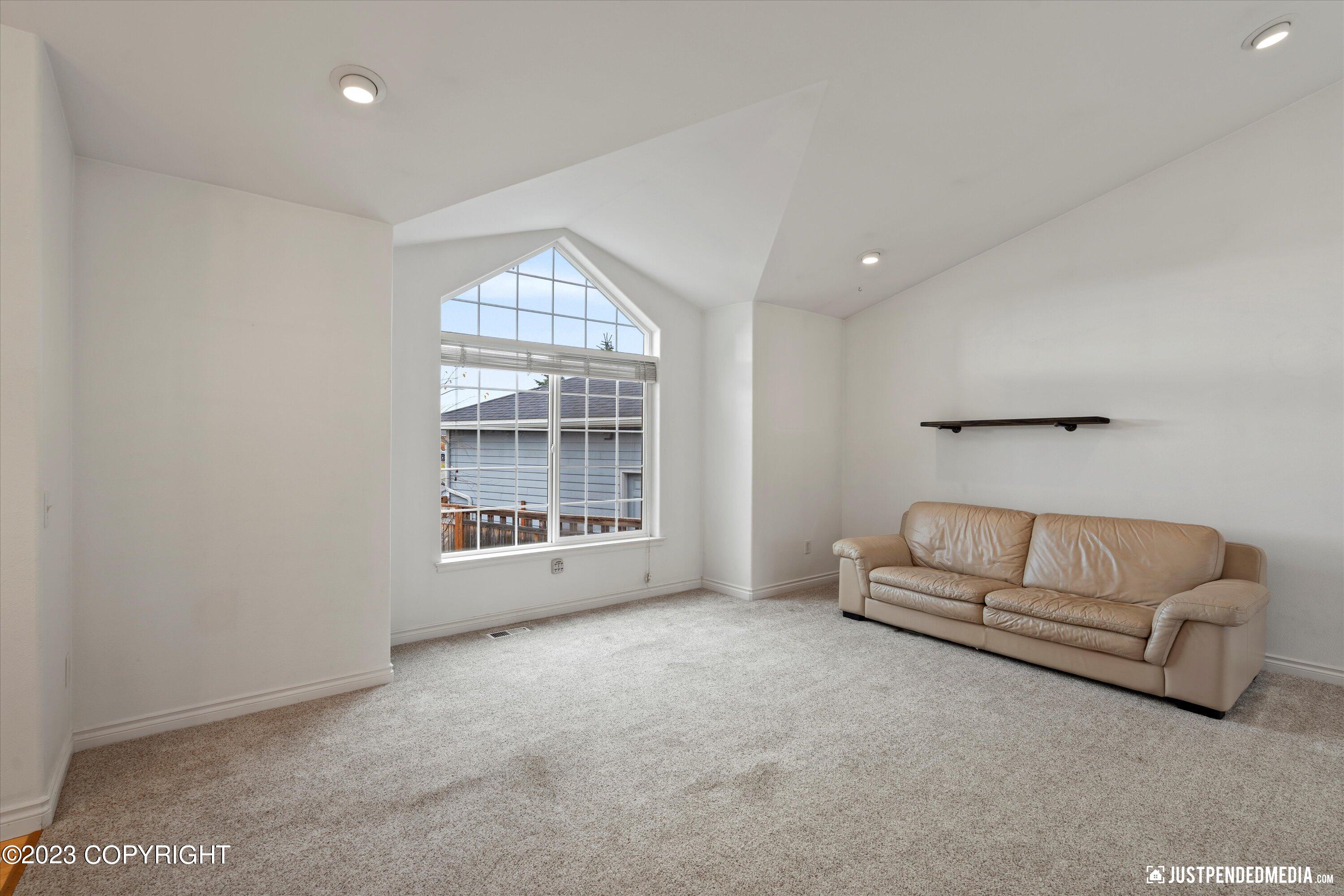 5605 Yukon Charlie Loop