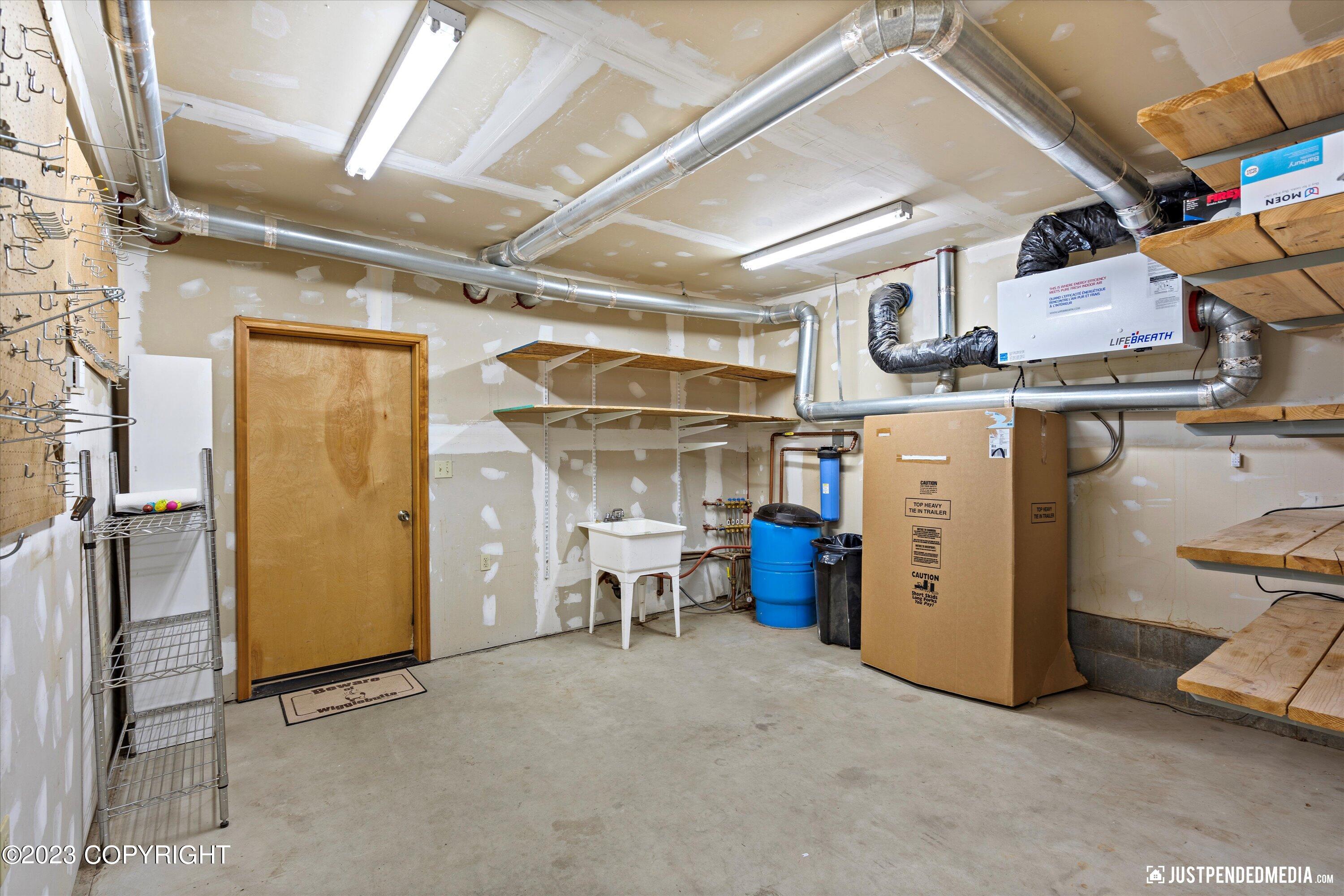 6841 Potter Heights Drive