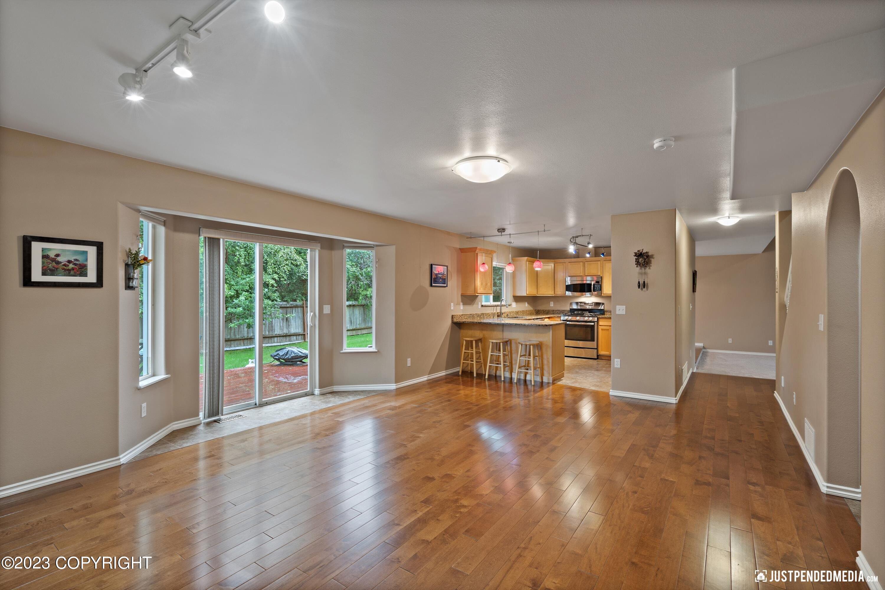 11600 Alderwood Loop