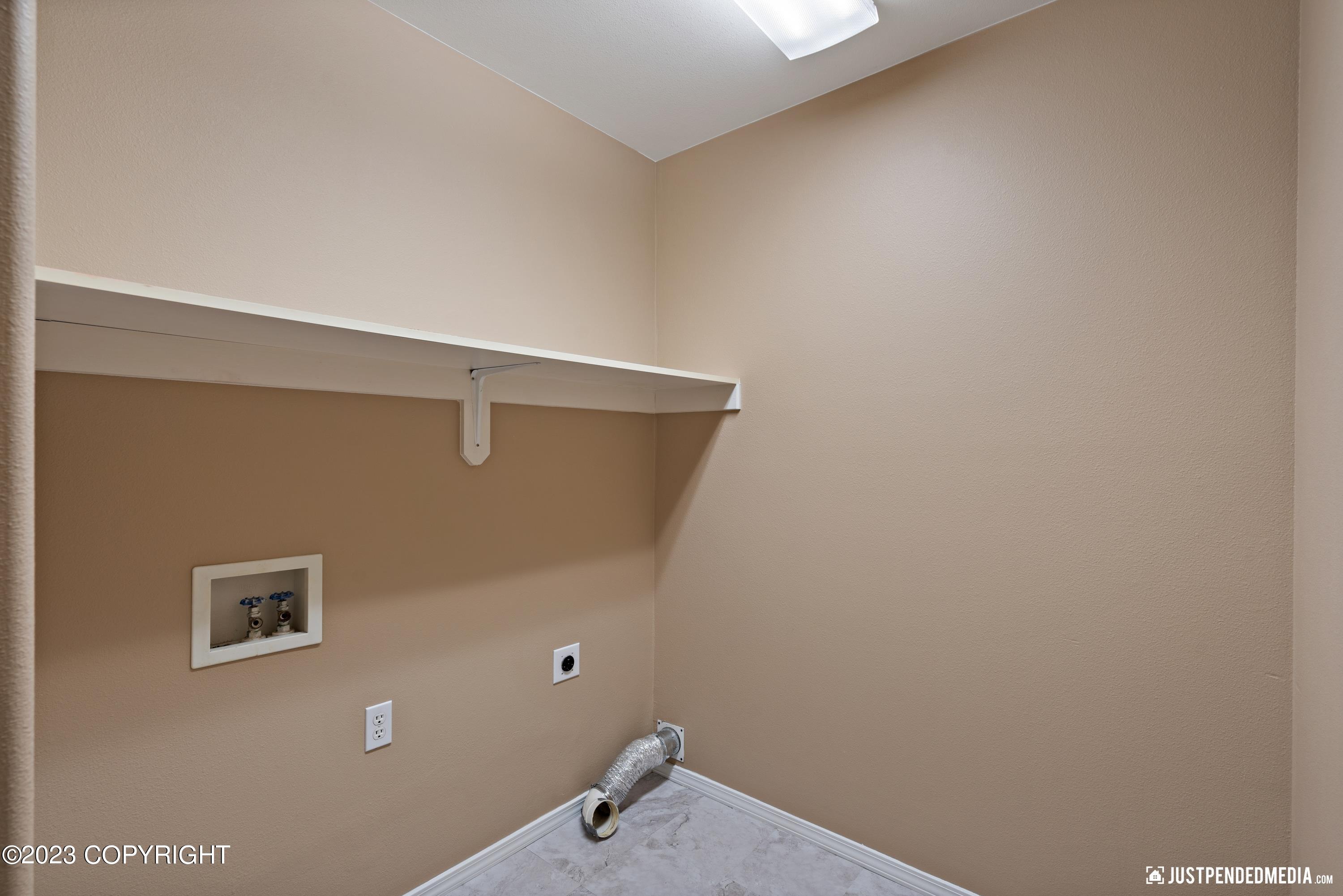 11600 Alderwood Loop