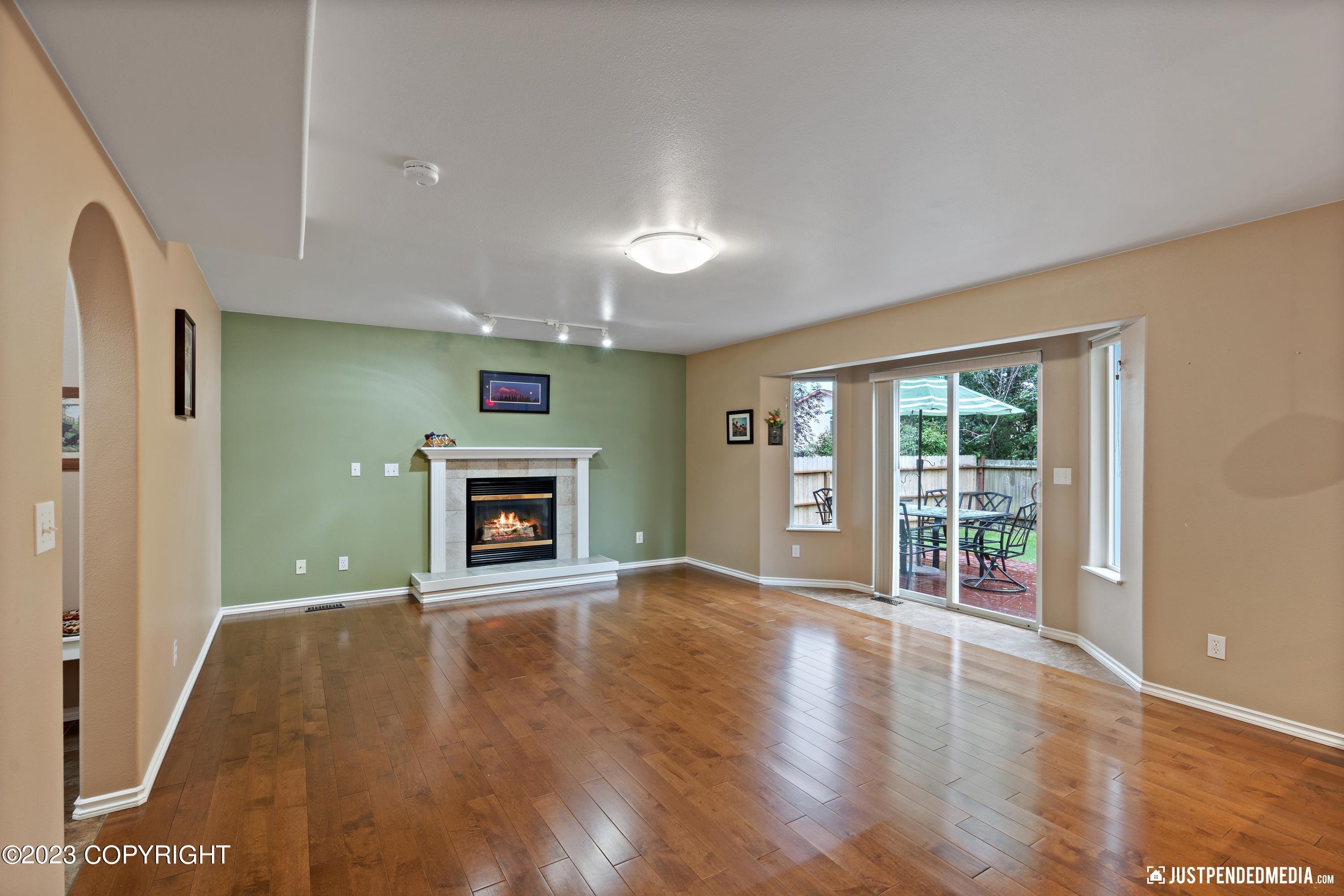 11600 Alderwood Loop