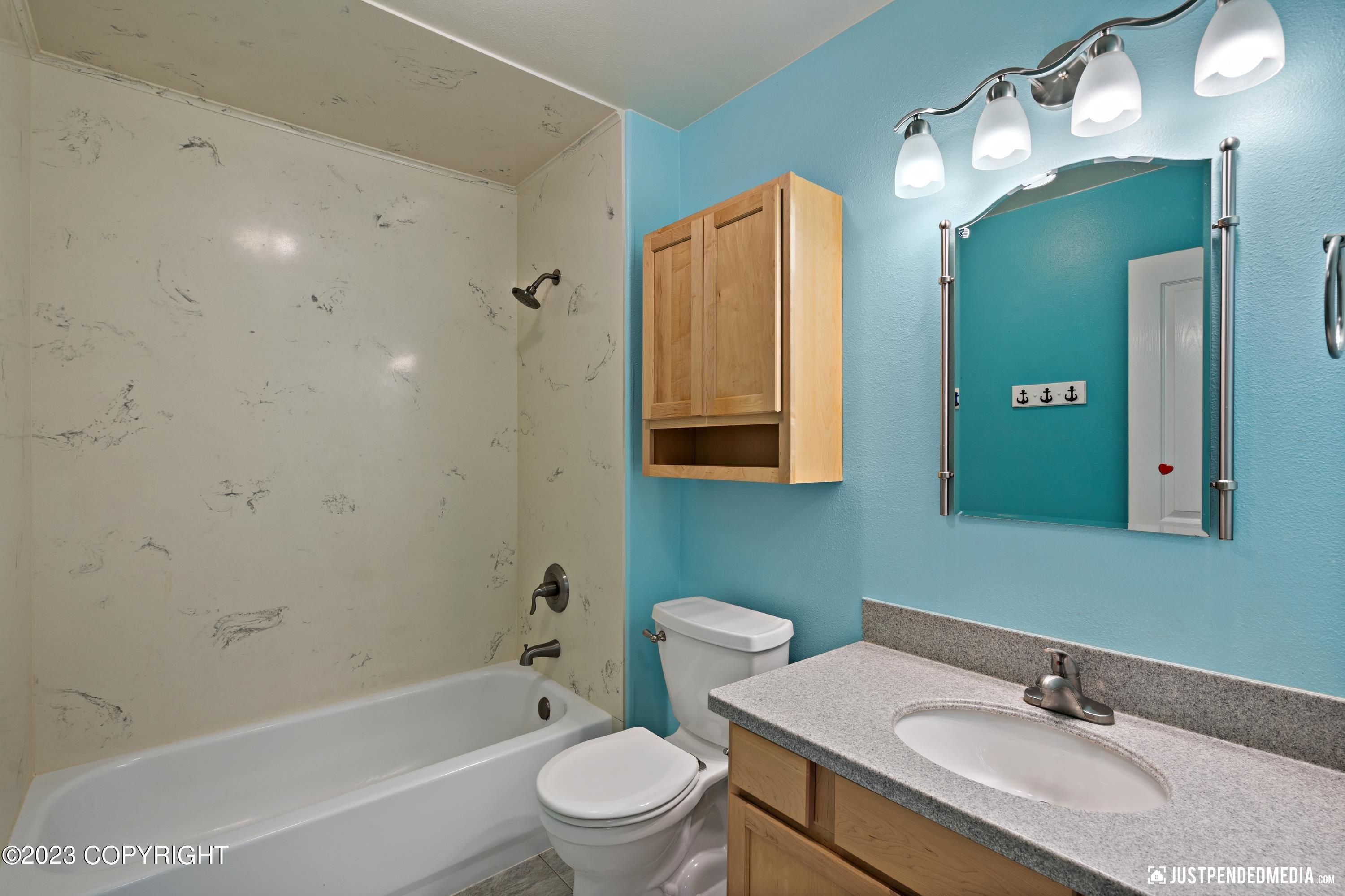 11600 Alderwood Loop