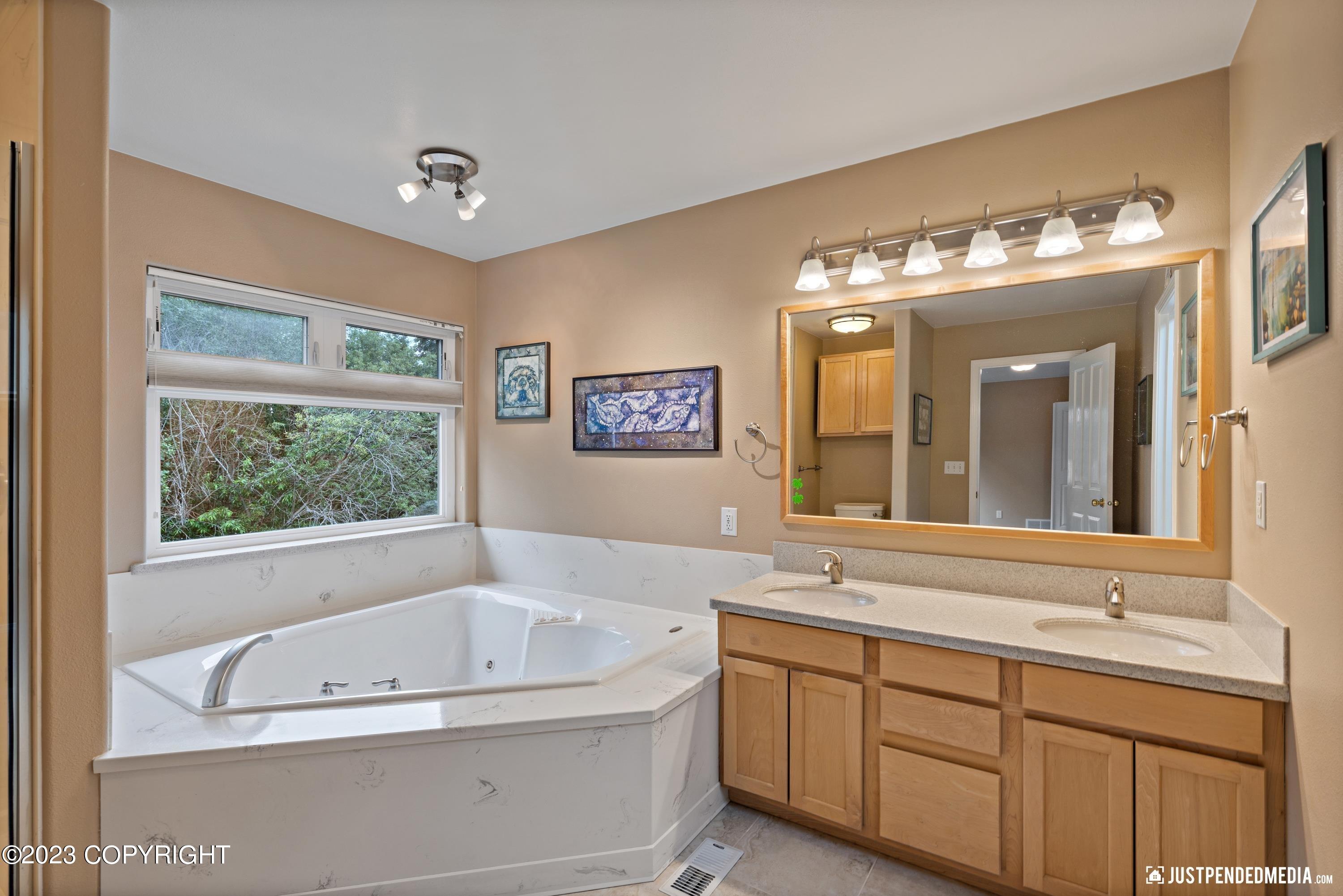 11600 Alderwood Loop