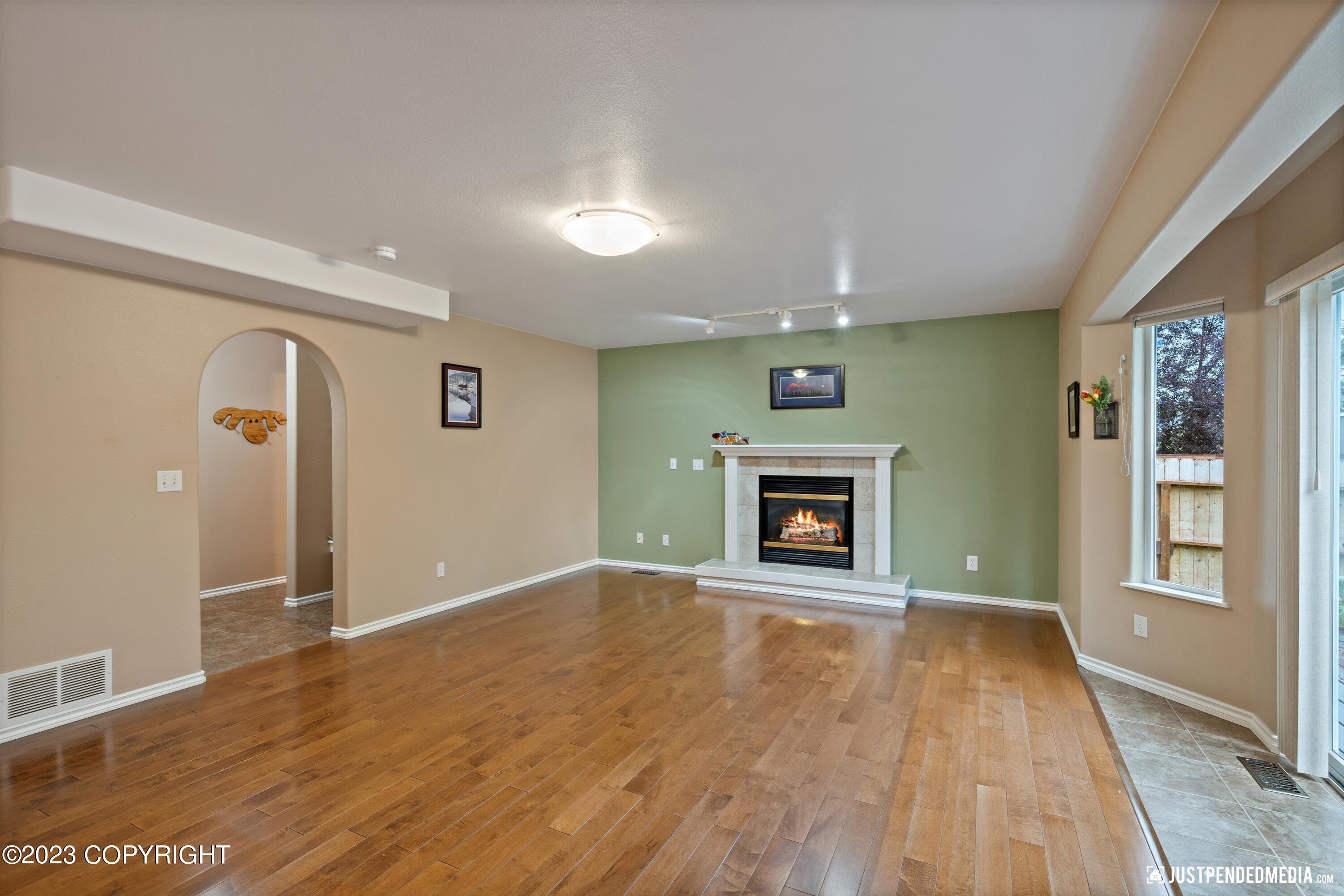 11600 Alderwood Loop