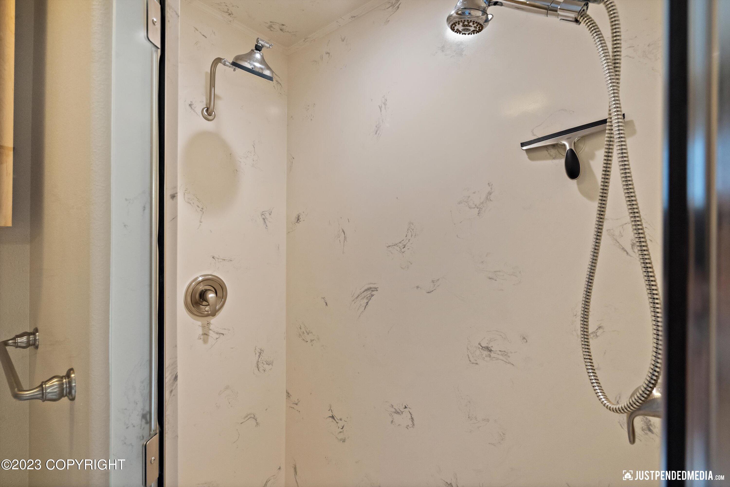 11600 Alderwood Loop