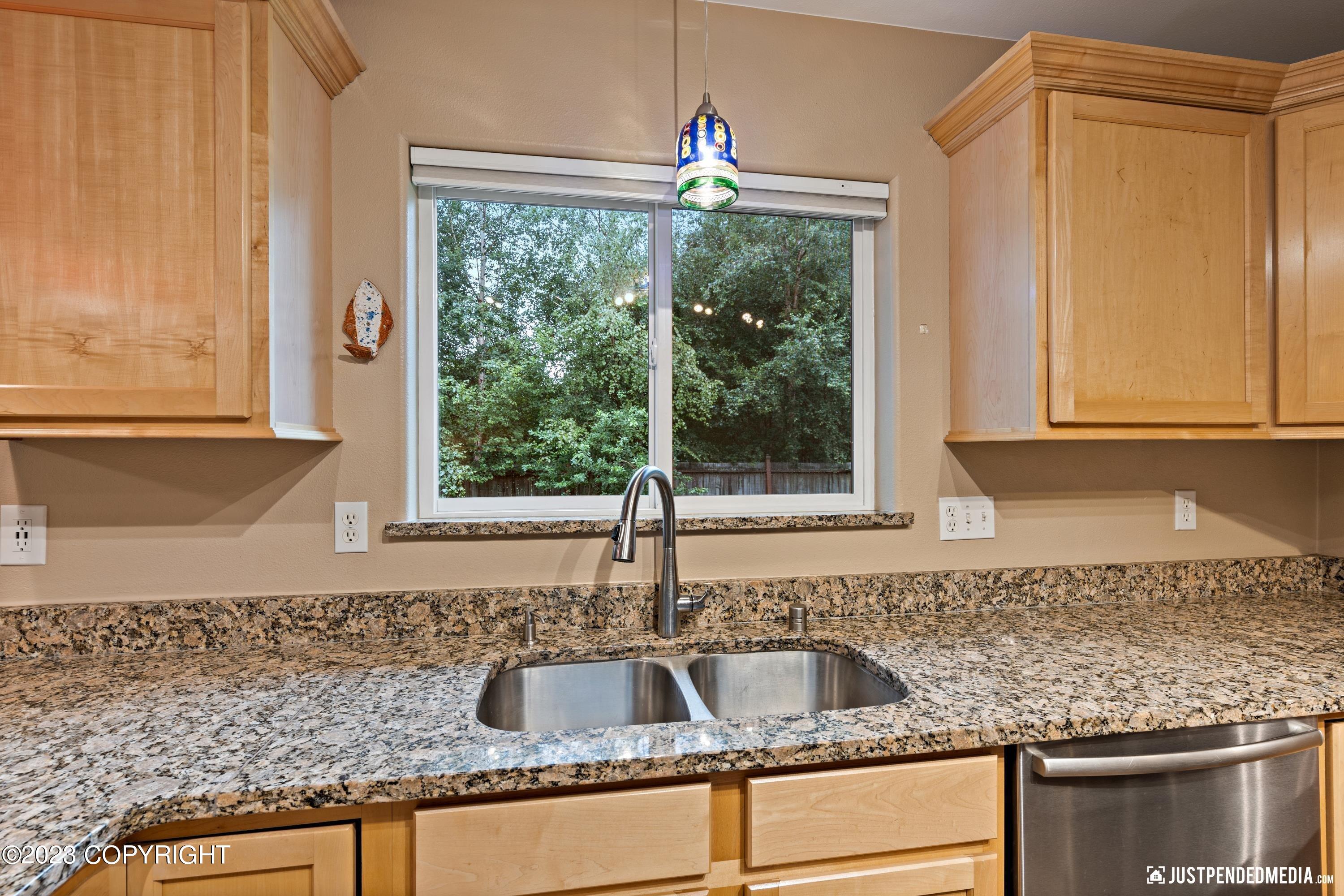 11600 Alderwood Loop